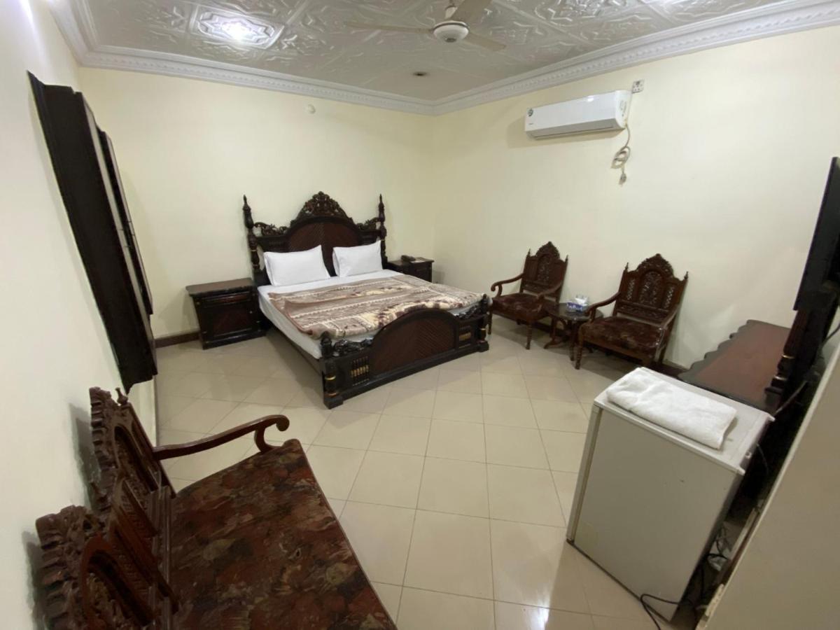 Hotel Shelton Palace Multan Dış mekan fotoğraf