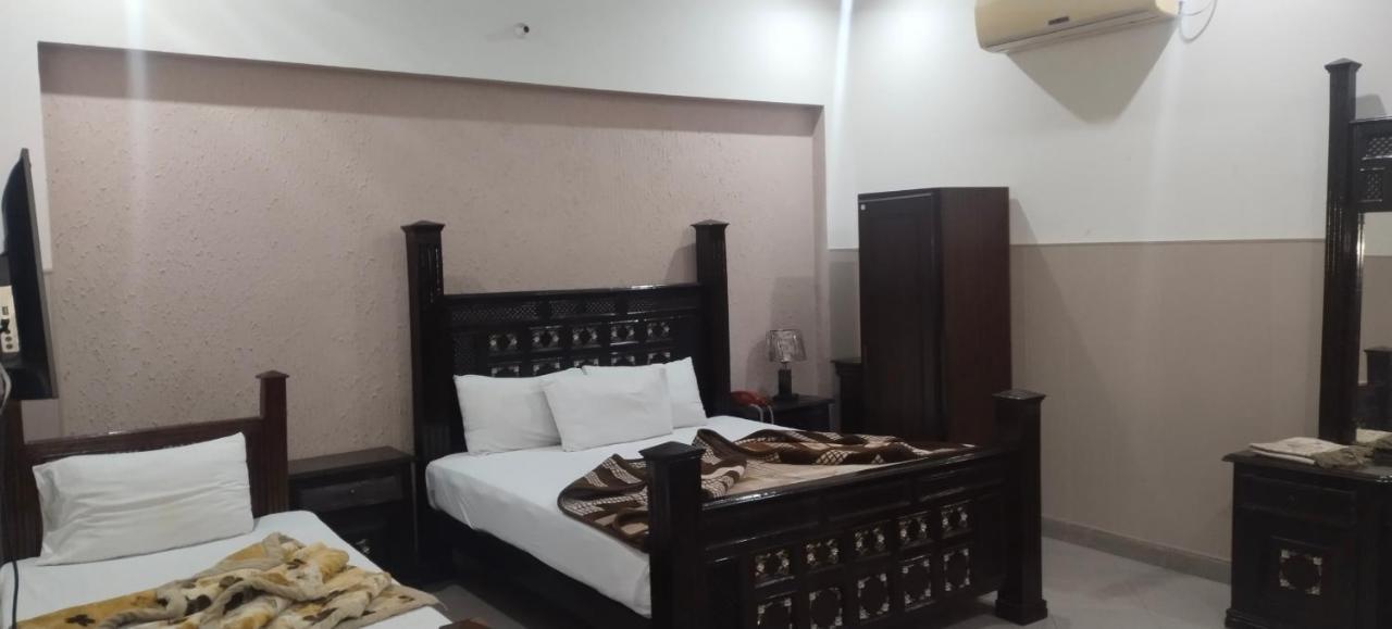 Hotel Shelton Palace Multan Dış mekan fotoğraf