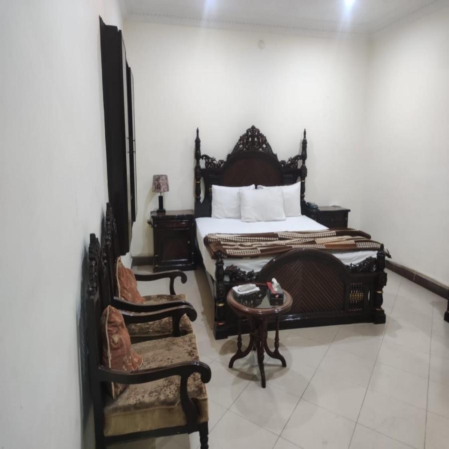 Hotel Shelton Palace Multan Dış mekan fotoğraf