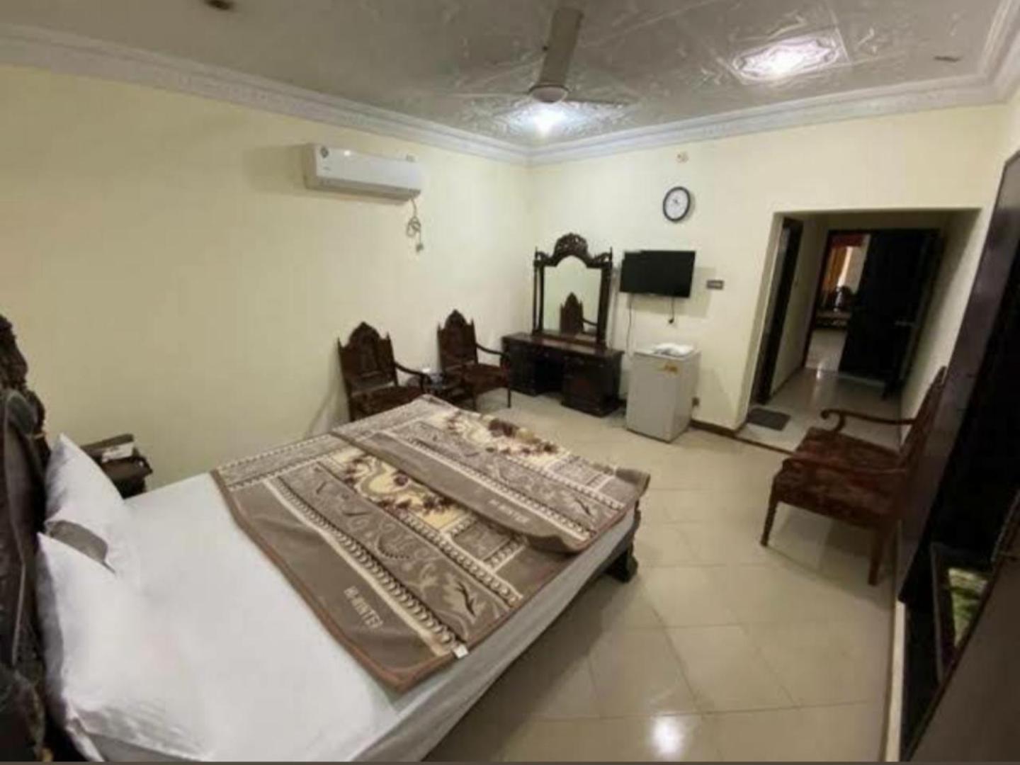 Hotel Shelton Palace Multan Dış mekan fotoğraf