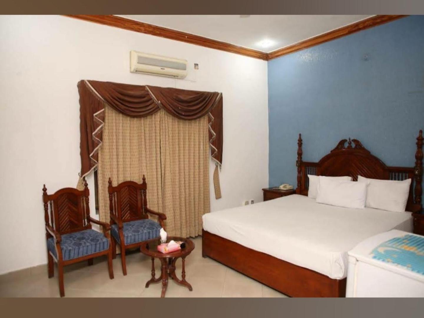 Hotel Shelton Palace Multan Dış mekan fotoğraf