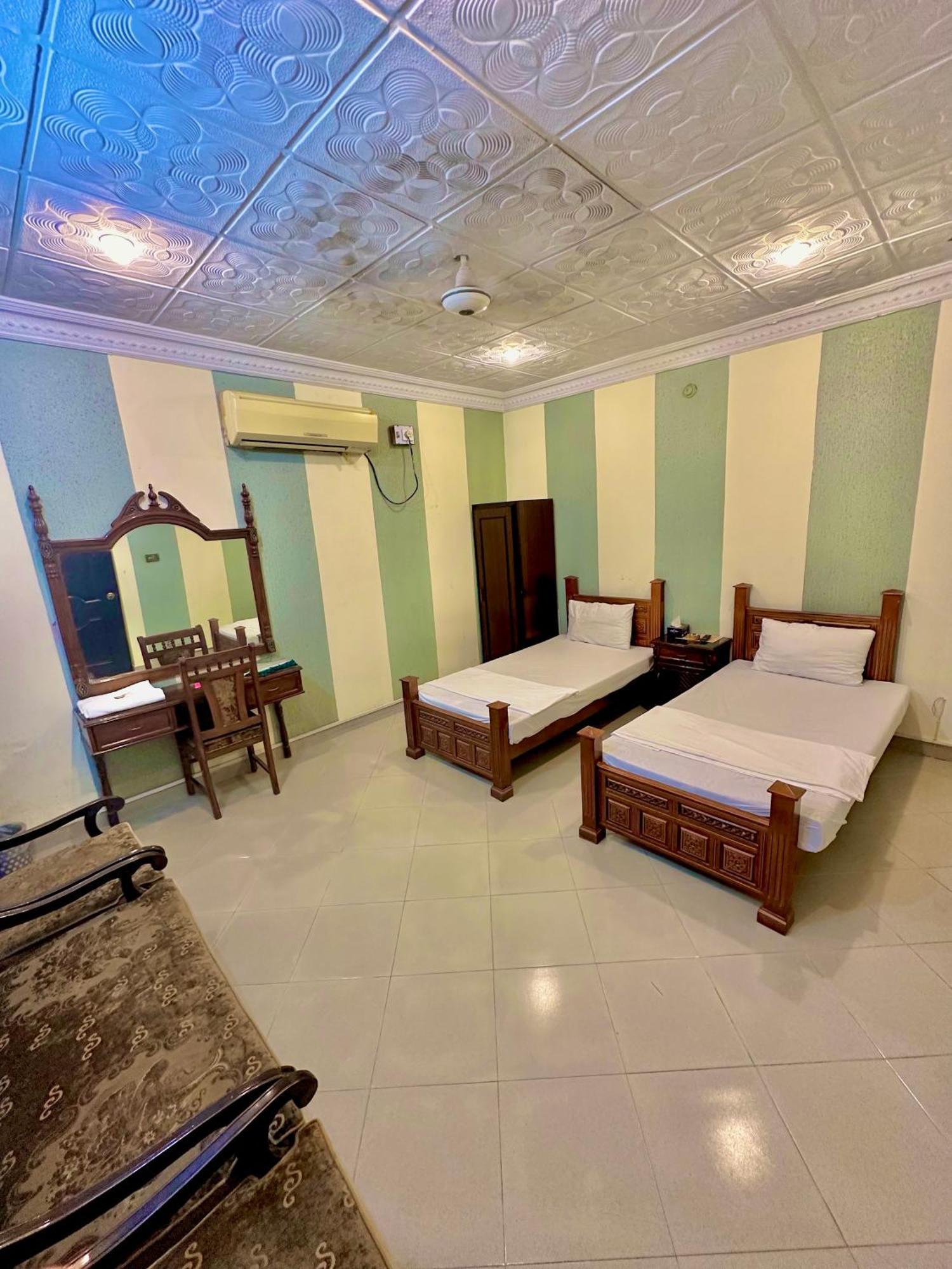 Hotel Shelton Palace Multan Dış mekan fotoğraf